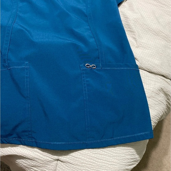 Cherokee Infinity Scrub Top XS SOLD - Picture 3 of 4